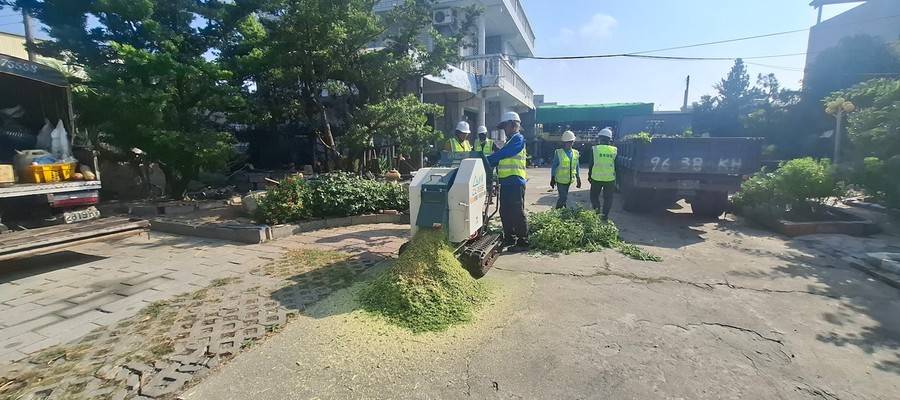 台南現場碎木作業, 台南風災倒樹運棄, 台南園藝造景, 台南園藝維護, 台南庭園景觀整理, 台南庭院綠化造景維護, 台南造景式景觀道路沿線植栽, 台南不定期樹木維護修剪, 
						台南草皮種植, 台南園藝維護, 台南割草, 台南修剪樹木, 台南排水施肥, 台南定期修剪, 台南樹木整型, 台南樹木美容, 台南樹木塑型, 台南園藝造景, 台南草皮定期維護工程, 
						台南樹木修剪價格, 台南樹木修剪, 台南庭園樹木整理, 台南樹木處理, 台南景觀維護, 台南園藝景觀設計