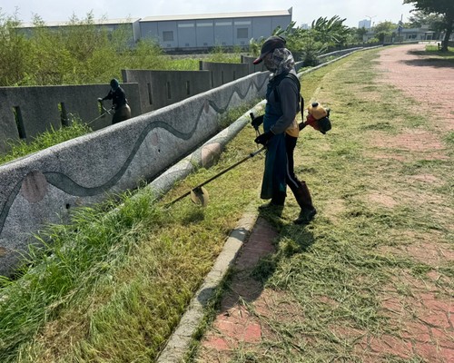 新營公園除草, 新營空地除草, 新營除草+清運, 新營樹木修剪, 新營割草, 新營庭園維護, 新營園藝景觀設計, 新營園藝造景, 新營園藝維護, 新營庭園景觀整理, 新營庭院綠化造景維護, 新營造景式景觀道路沿線植栽, 新營不定期樹木維護修剪, 
						新營草皮種植, 新營園藝維護, 新營割草, 新營修剪樹木, 新營排水施肥, 新營定期修剪, 新營樹木整型, 新營樹木美容, 新營樹木塑型, 新營園藝造景, 新營草皮定期維護工程, 
						新營樹木修剪價格, 新營樹木修剪, 新營庭園樹木整理, 新營樹木處理, 新營景觀維護, 新營園藝景觀設計